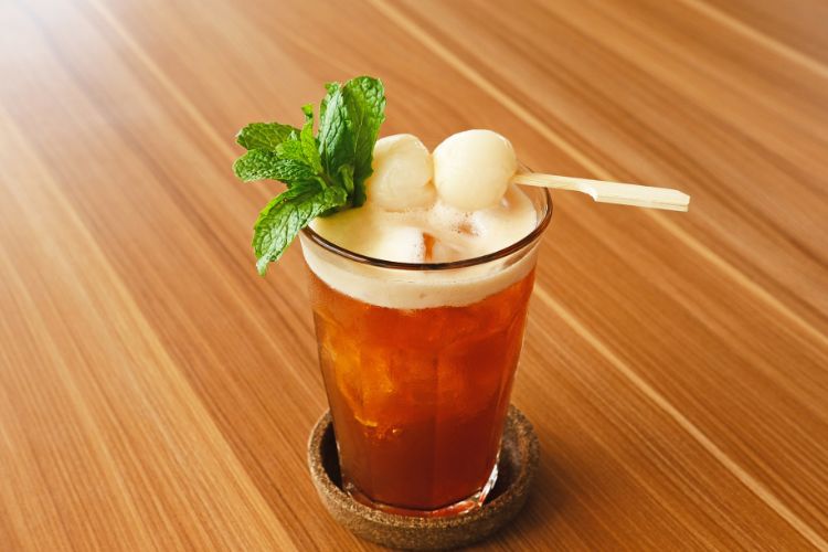 Lychee iced oolong tea with mint leaves